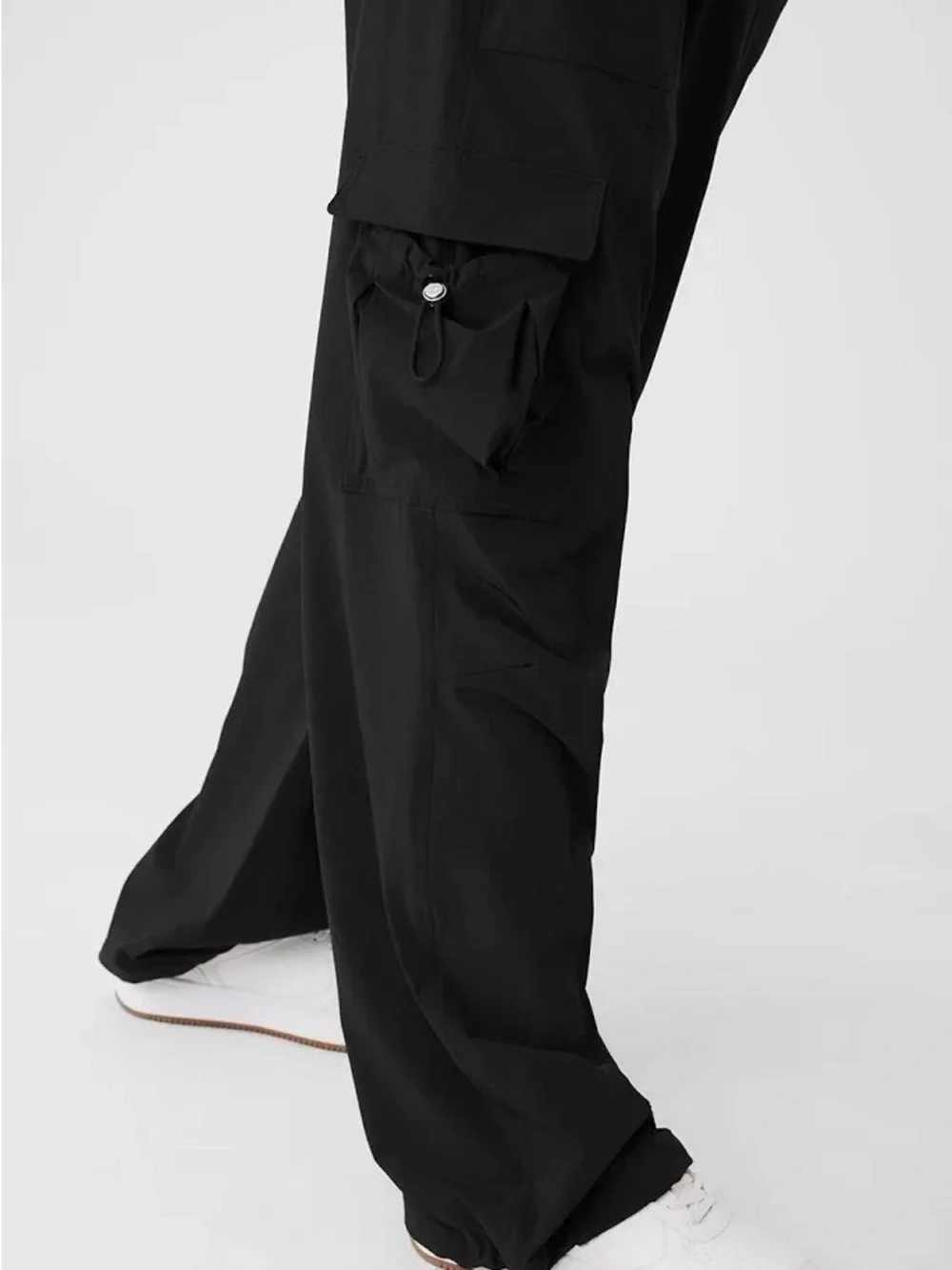 NWOT Alo Yoga Low Rise Megastar Cargo Pants in black size L